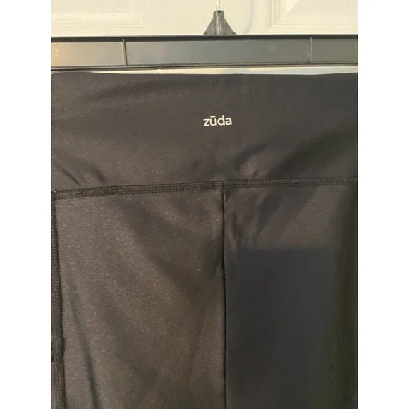 Zuda Women's Black Shiny Leggings with Cross Cross Detail Size‎ Medium - Picture 7 of 13